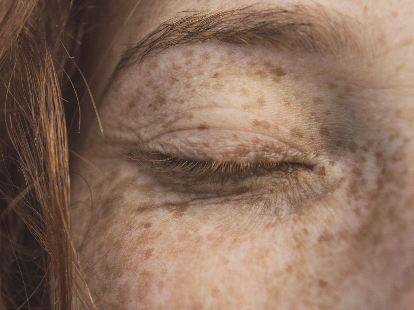 The Importance of Eyelid Hygiene: How to Keep Your Lids and Lashes Healthy